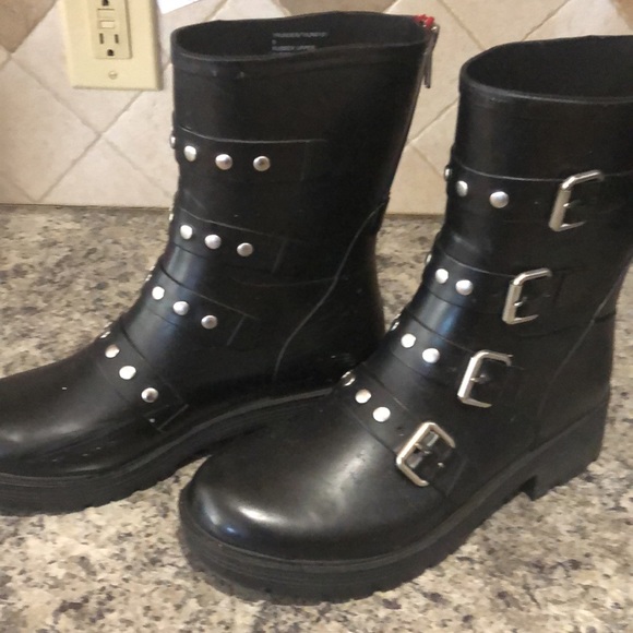 Steve Madden Rubber Boats - Picture 3 of 7